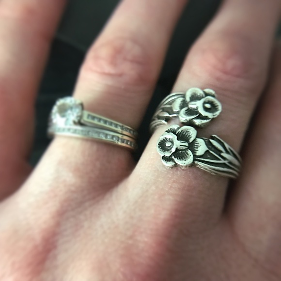 Daffodil Flower Spoon Ring Vintage Inspired - Picture 2 of 5